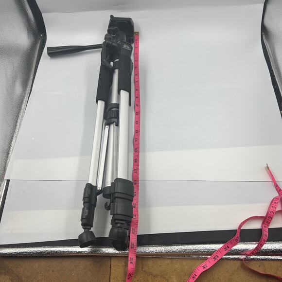 Digital Concepts Folding Tripod Stand With Head & Quick Release Pad - Picture 8 of 9